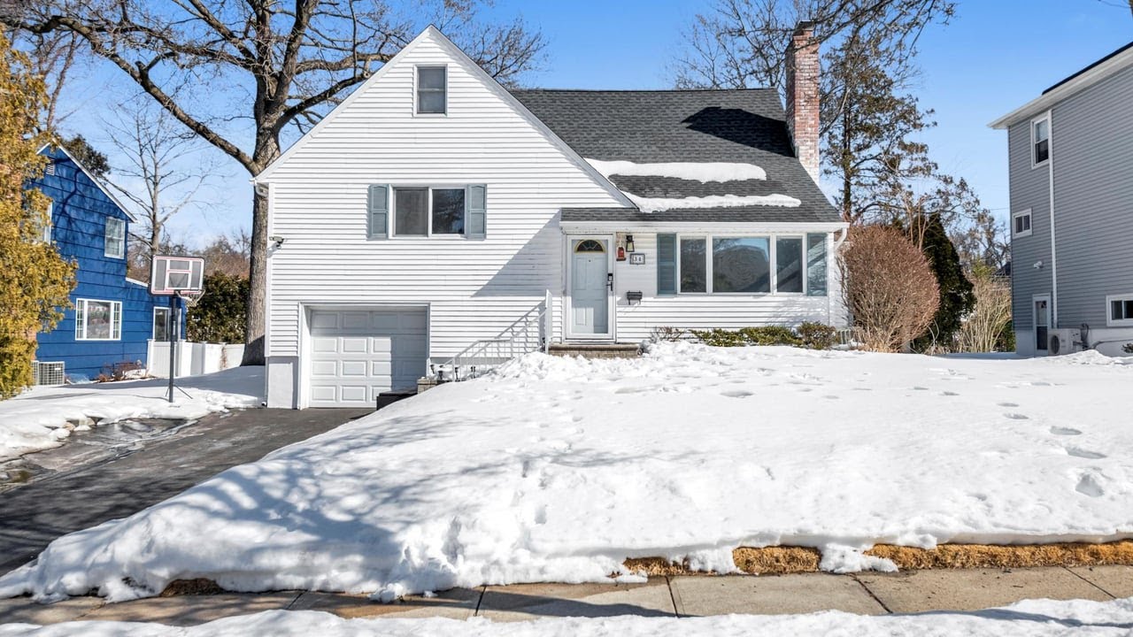 34 Roxbury Rd, Port Washington, NY