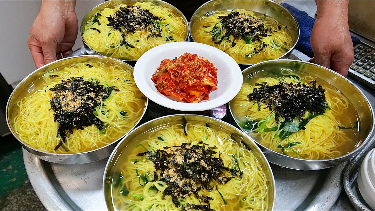 대혜자 잔치국수?! 소자, 중자, 대자 모두 4,000원 통일!! 산더미 국수 먹다 배터지는 집! 잔치국수, 비빔국수, 칼국수 /noodles / Korean street food