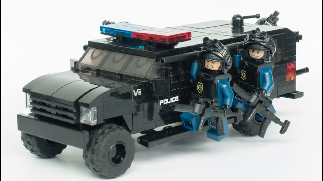 Lego City Police Chase Thief to Save Huge Surprise Egg Toys Gifts