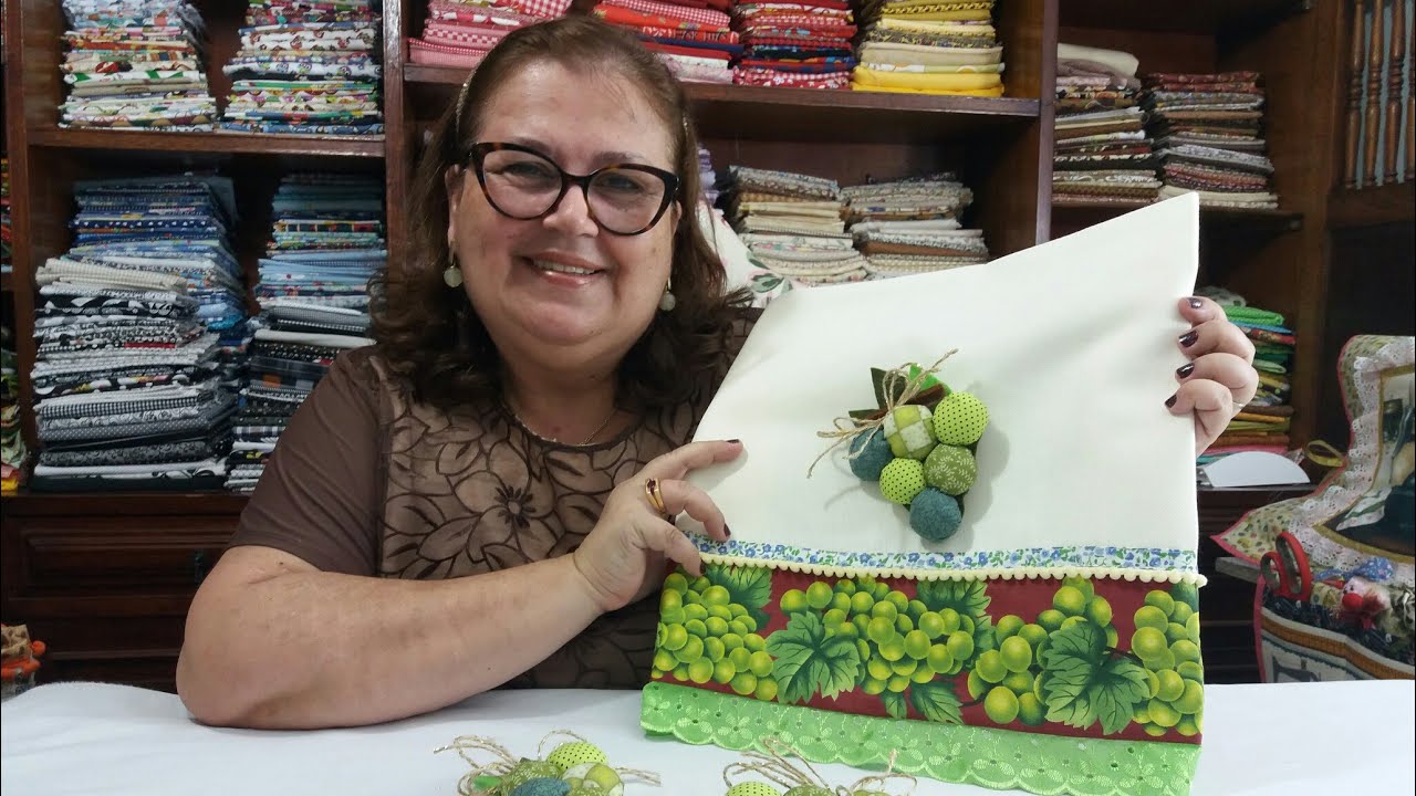 Pano de Prato com Broche de Cacho de Uvas !!!