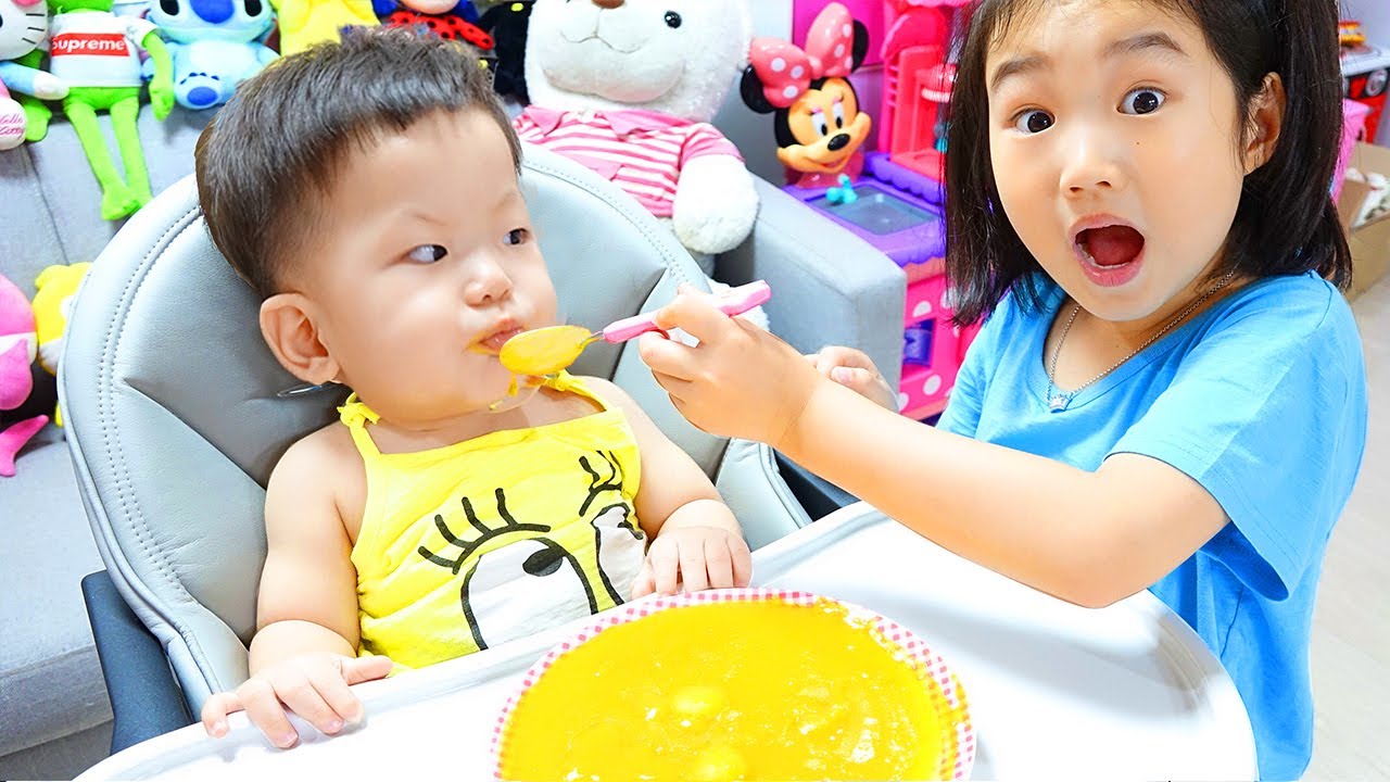 Boram Pretends to be a Nanny for Baby in house