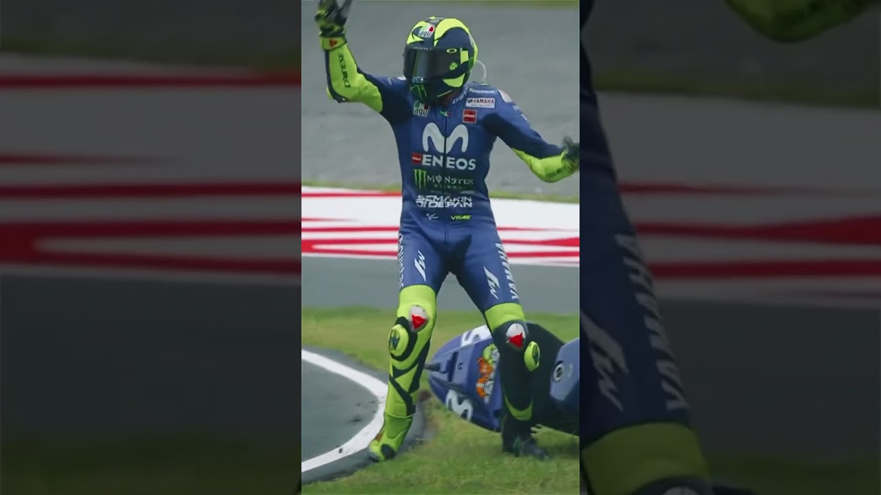 Rossi vs Marquez, a global battle #motogp #mm93 #rossi #battle #crash #shorts