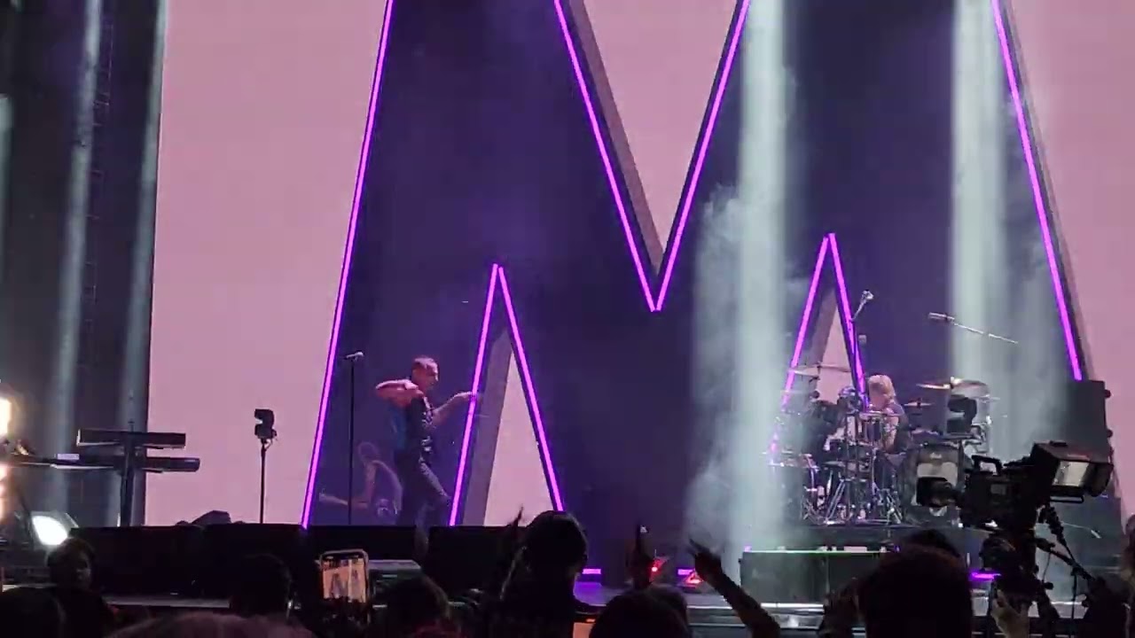 Depeche Mode - Never Let Me Down Again  Los Angeles Crypto Arena (night 1) 12/15/23
