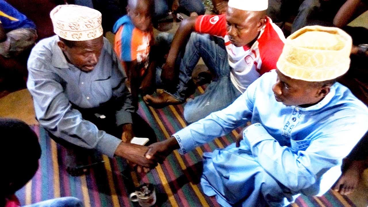 YALIYOWAKUTA WAPENZI HAWA NI FUNZO!!!!,  Wafungishwa Ndoa ya Mkeka Bila Wao Kupenda