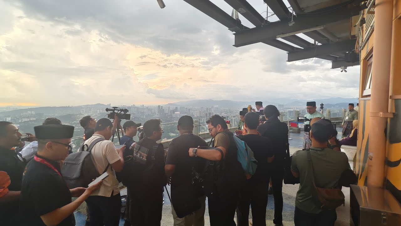[LANGSUNG] Suasana di lokasi pencerapan anak bulan Ramadan di Menara Kuala Lumpur