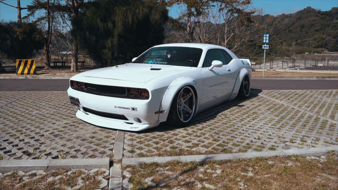Liberty Walk LB Dodge Challenger Forgiato