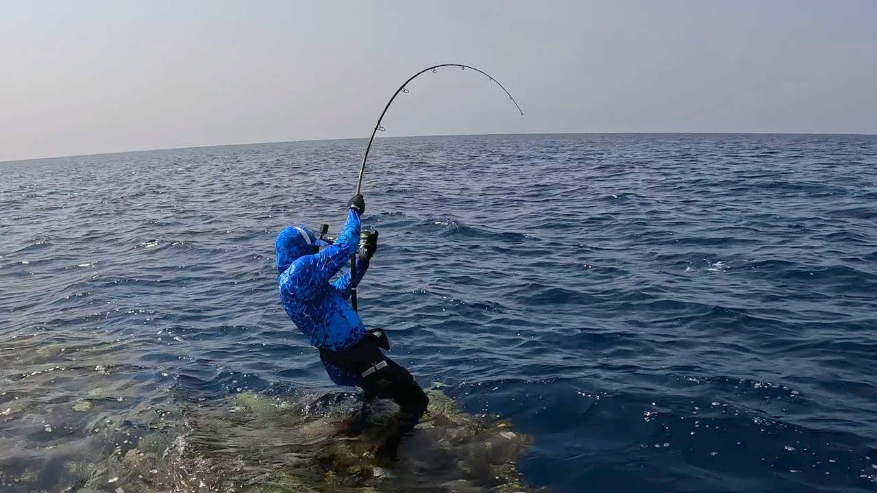 Shore Jigging Strikes: The Thrill, Power, and Adrenaline of the Ultimate Catch!