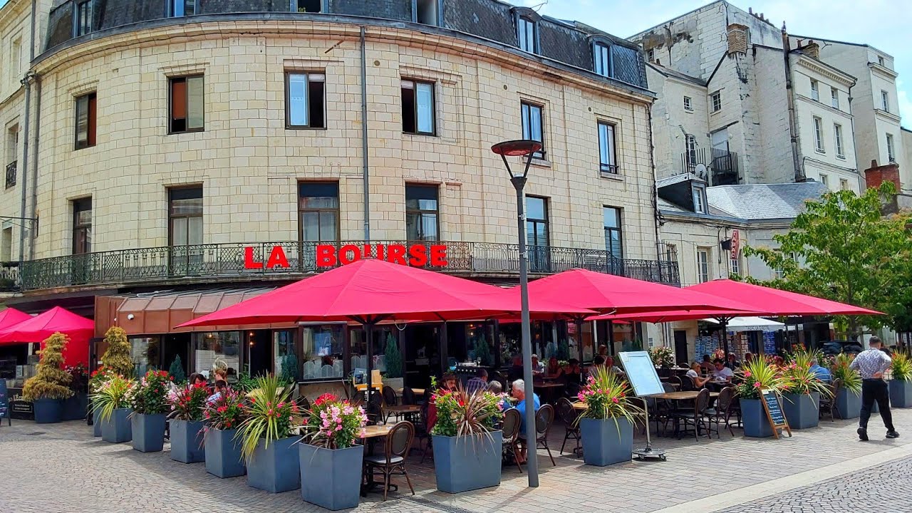 Walking through the centre of SAUMUR, Loire Valley | 4K | France 🇫🇷