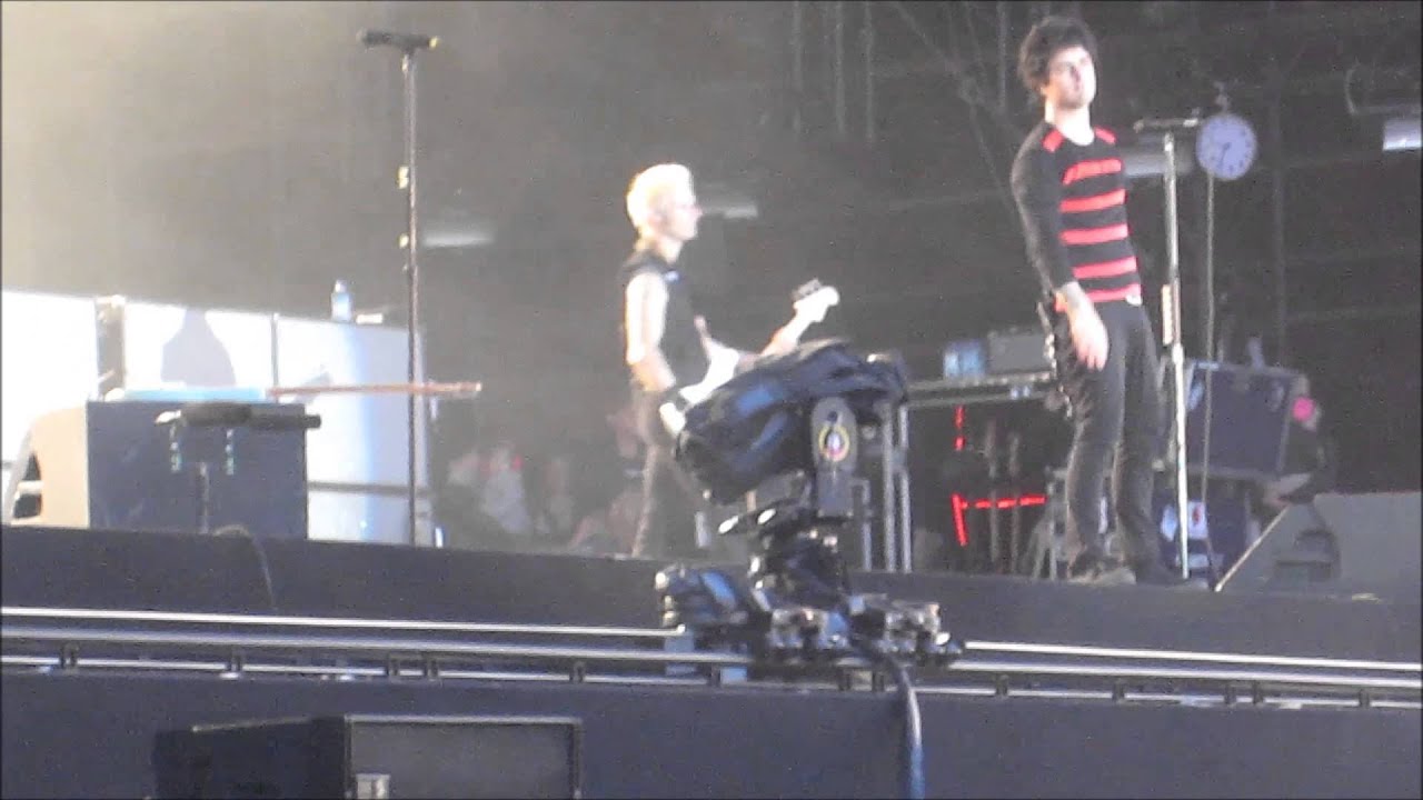 Billie Joe Armstrong Dancing