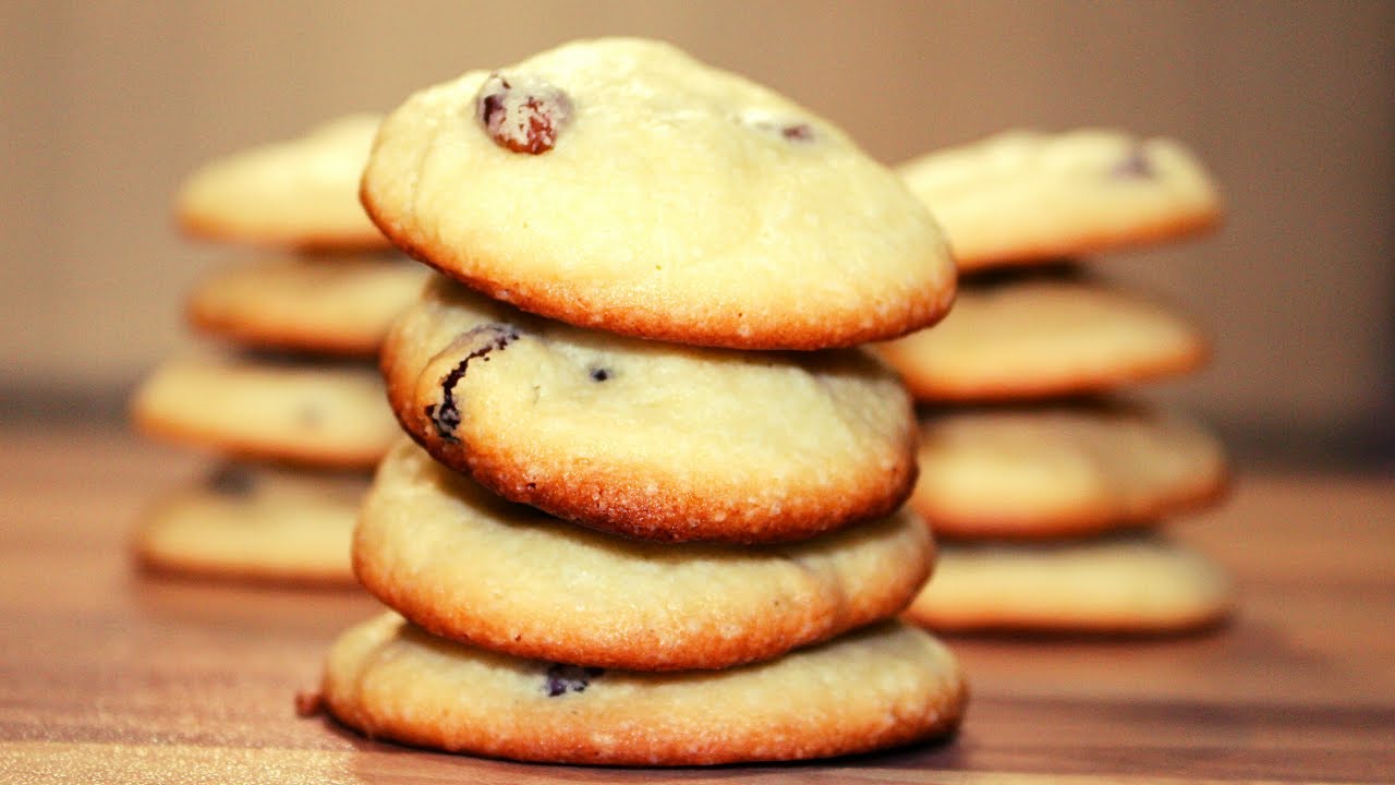 With 1 egg, make 15 raisin cookies that melt in your mouth!