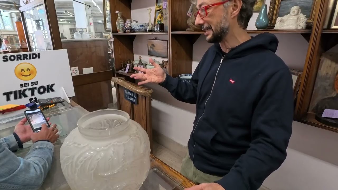 CIFRE ASTRONOMICHE PER UN VASO...LO COMPRERA' IL GIAPPONESE MATTO?