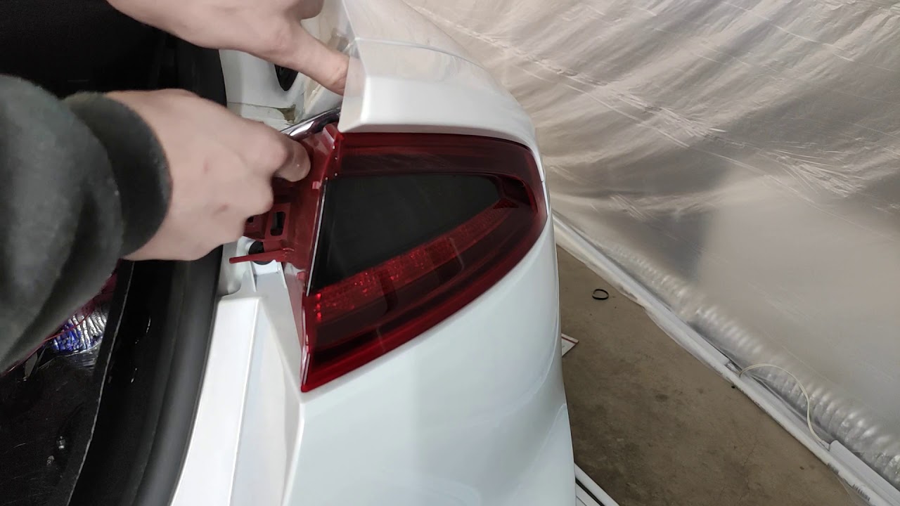 Kia stinger side taillight removal.
