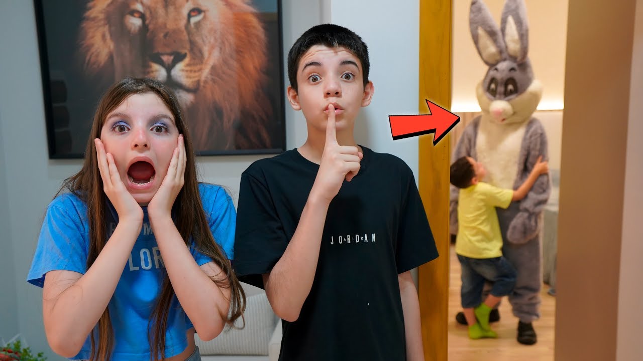 O COELHO DA PÁSCOA MALVADÃO INVADIU MINHA CASA !! - Parte 1