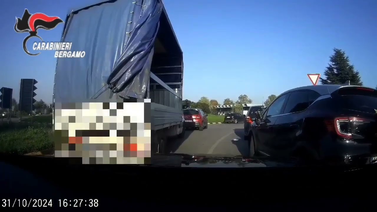 Truffa una 80enne, finto carabiniere arrestato dopo inseguimento da film: guarda il video