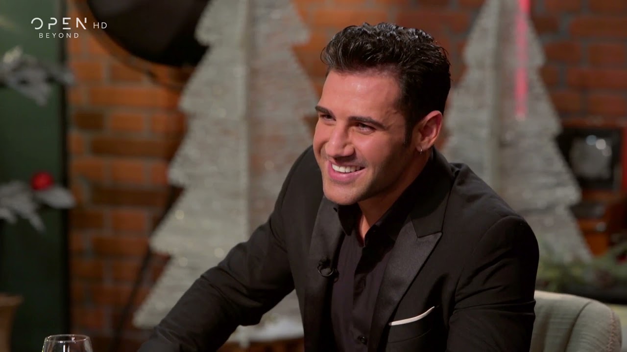 Ο Πέτρος Ιακωβίδης με τον μαέστρο και παιδικό του φίλο, Γιώργο Παρασκευά στο After Dark | 24/12/2021