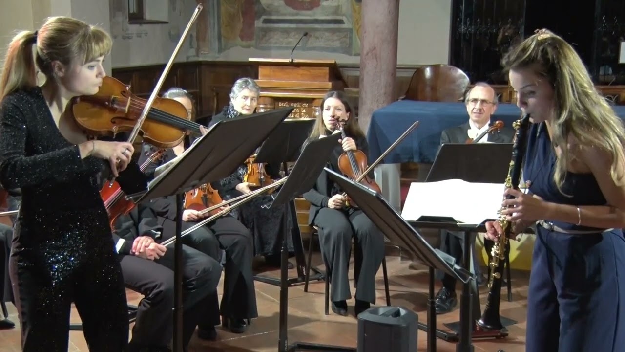 Gloria e  Lucrezia Uberto,  violino e clarinetto. 'Danze Macabre' di C.Saint Saens