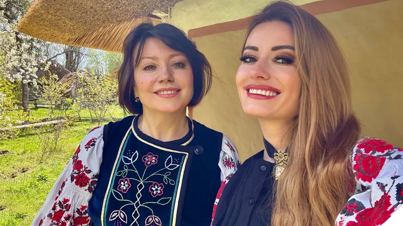Ярослава Руденко з мамою «Що за місяць, що за ясний»