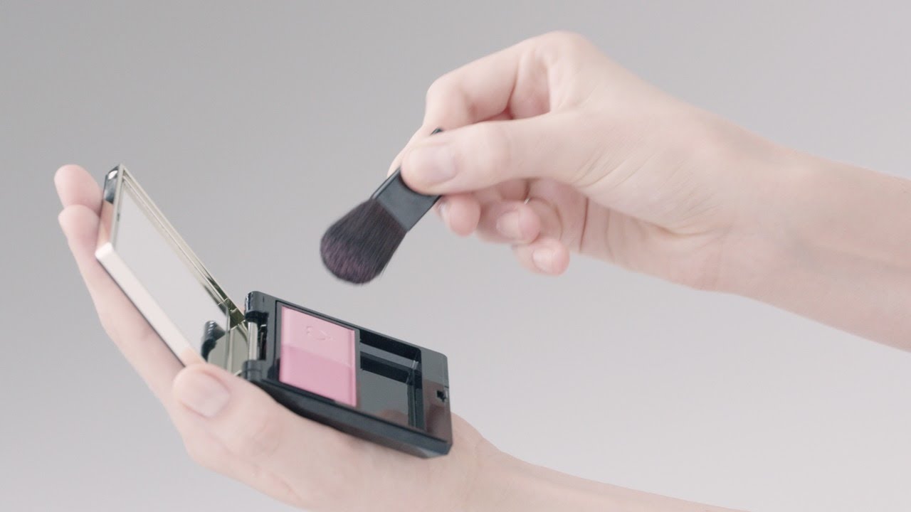 POWDER BLUSH DUO HOW TO | CL&Eacute; DE PEAU BEAUT&Eacute;