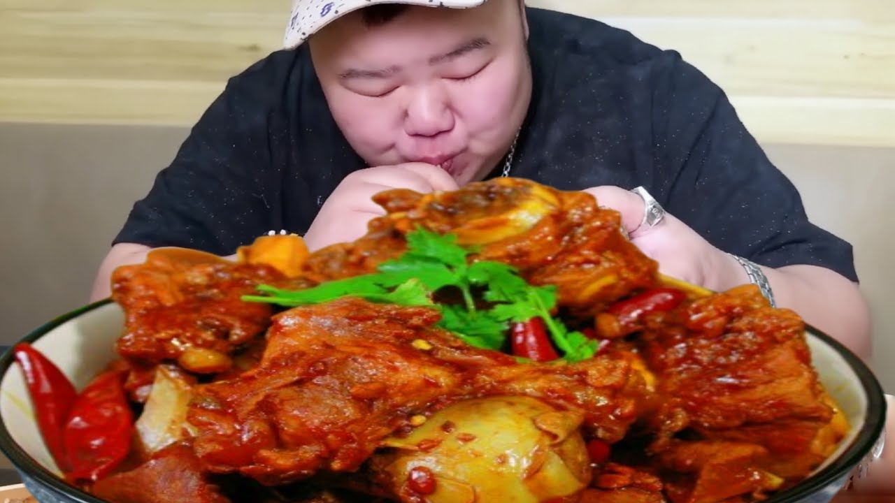 【大胃王挑戰】誰能拒絕這口大棒骨！挑戰花 488 元怒炫 20 公斤醬香肉，軟爛脫骨，抱著啃到滿嘴流油超爽！ ｜Food Challenge【櫻木花胖】