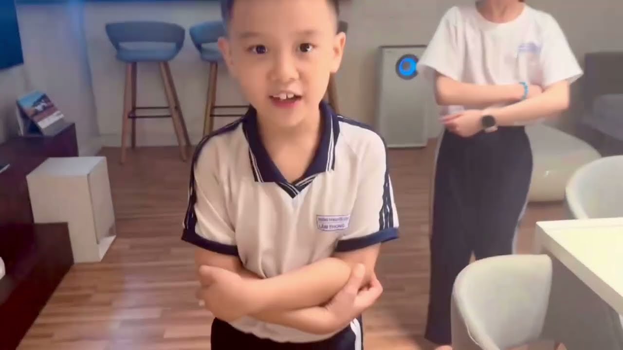 Khi đ&agrave;n con của L&acirc;m H&ugrave;ng đi học về! y&ecirc;u c&aacute;c con