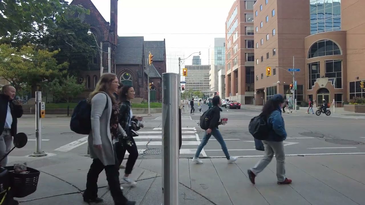 Toronto Coach Terminal to the Royal Ontario Museum ROM | Toronto Walking Tour