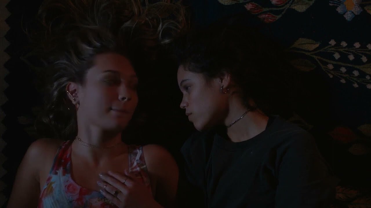 Jenna Ortega and Maddie Ziegler Kiss scene