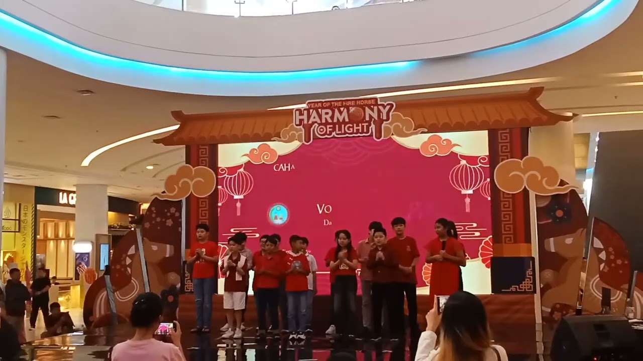 Acara cahaya mentari primary school perfrmnce grup vocal menyanyi di cntr atrm gaia bm ry city mall 