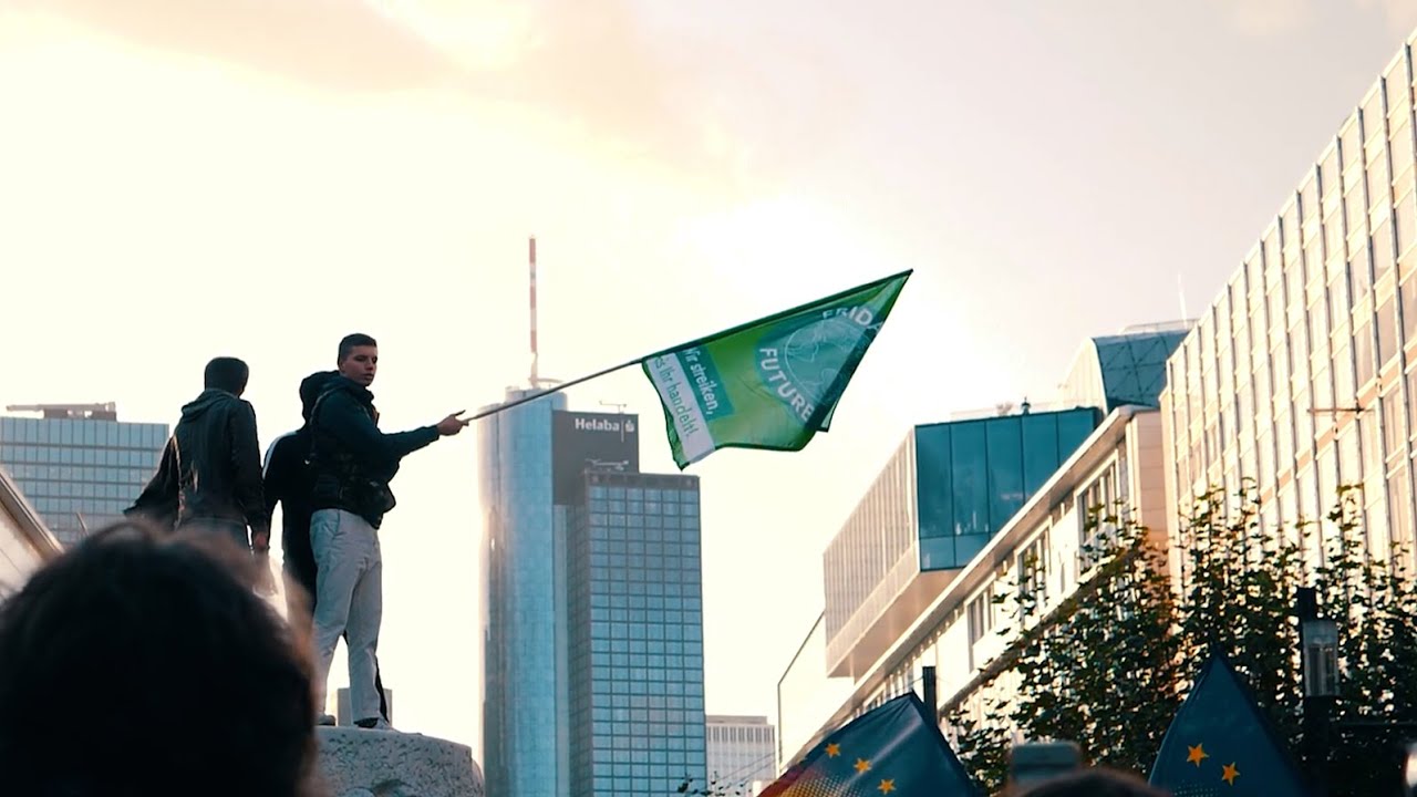 Perché sosteniamo politiche che ci danneggiano?