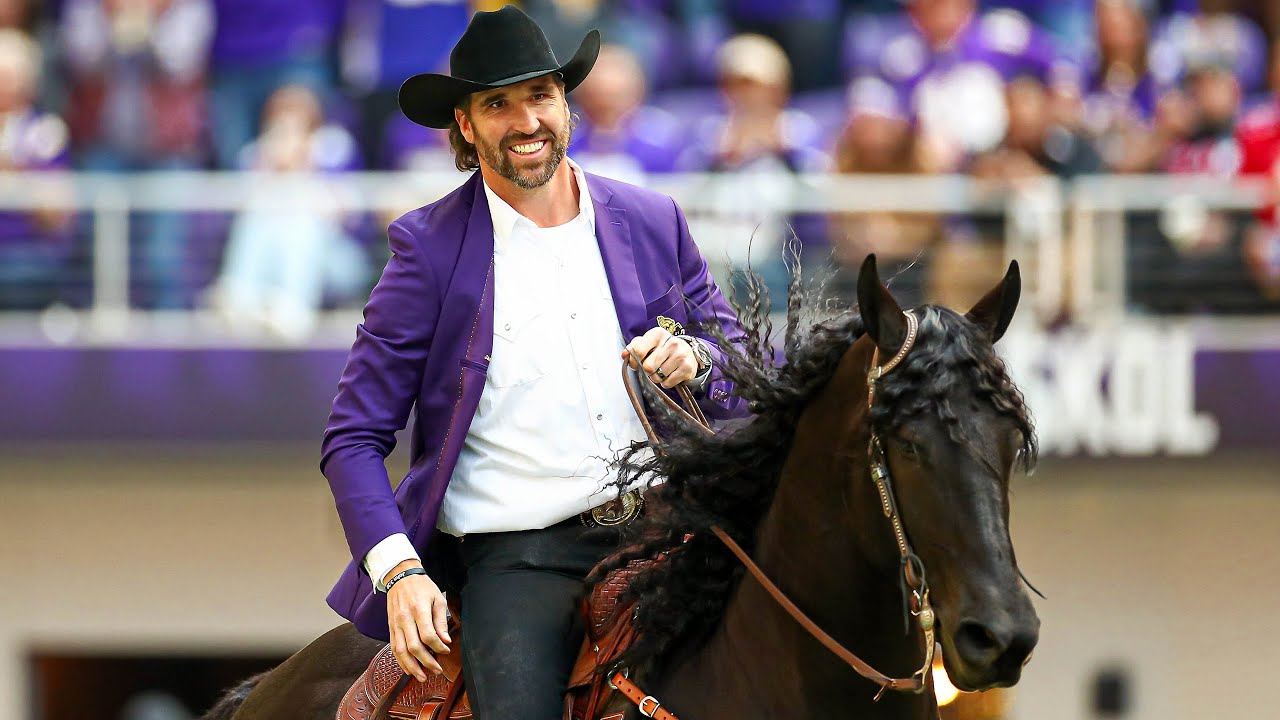 Полная церемония: Джаред Аллен включен в почетное кольцо клуба Minnesota Vikings