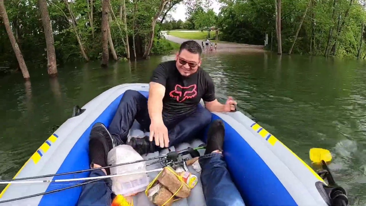 Este bote inflable aguanto casi 500 libras 😱😂 (White River Arkansas Eureka Springs)