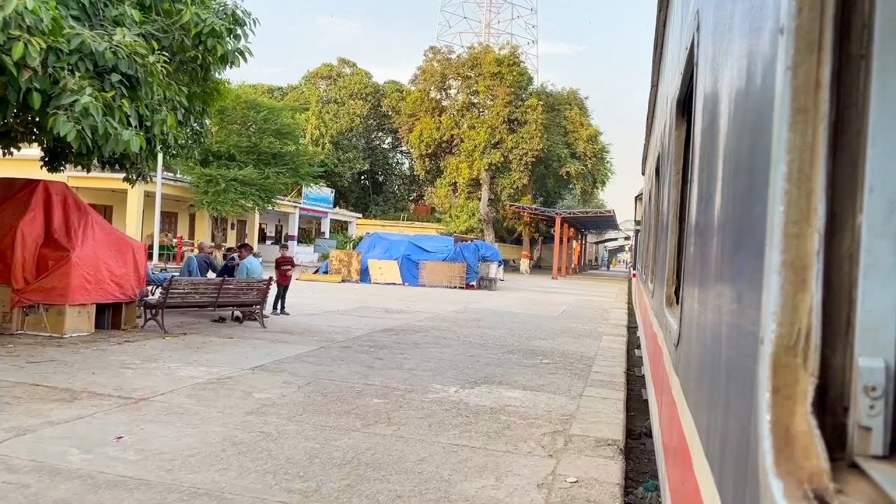 K.C.R Train Relaxing Train Journey Karachi City To Landhi Junction Pakistan Railways