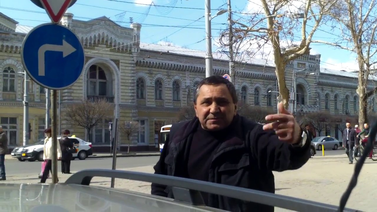 Mafia taxiurilor ilegale are protecţie foarte sus - Curaj.TV
