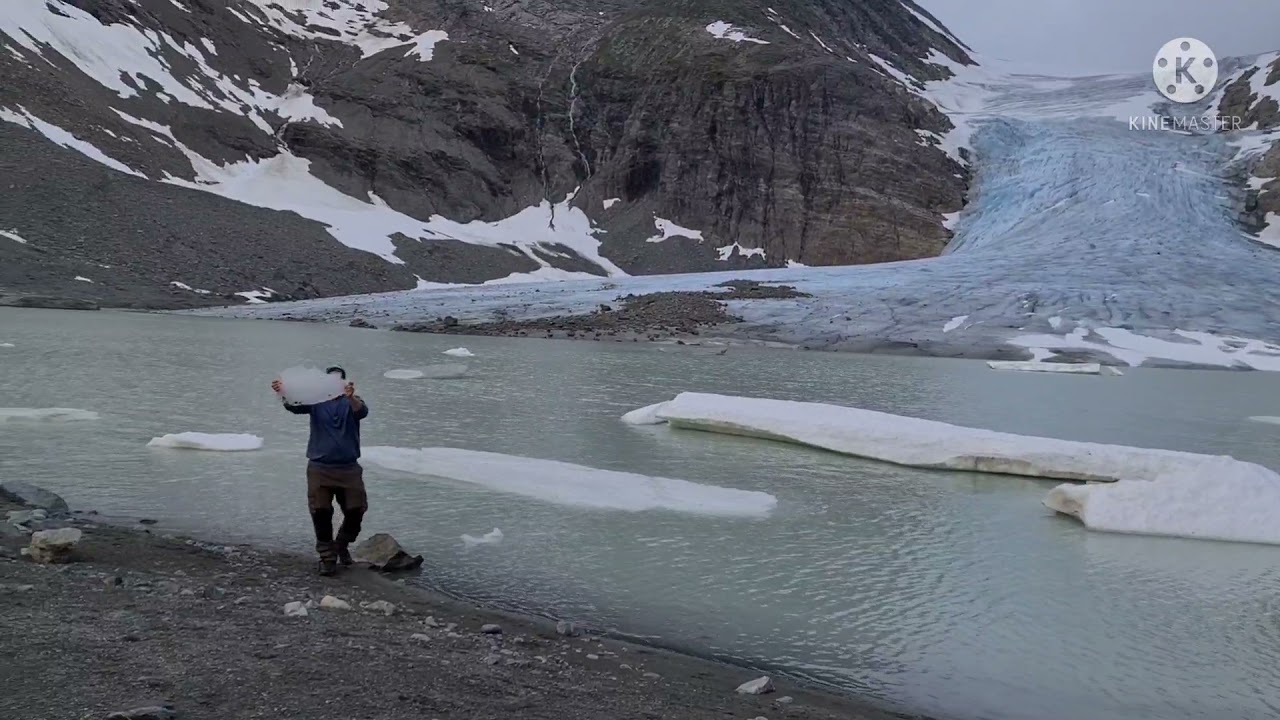 Steindalsbreen i Lyngen Troms (Norway)