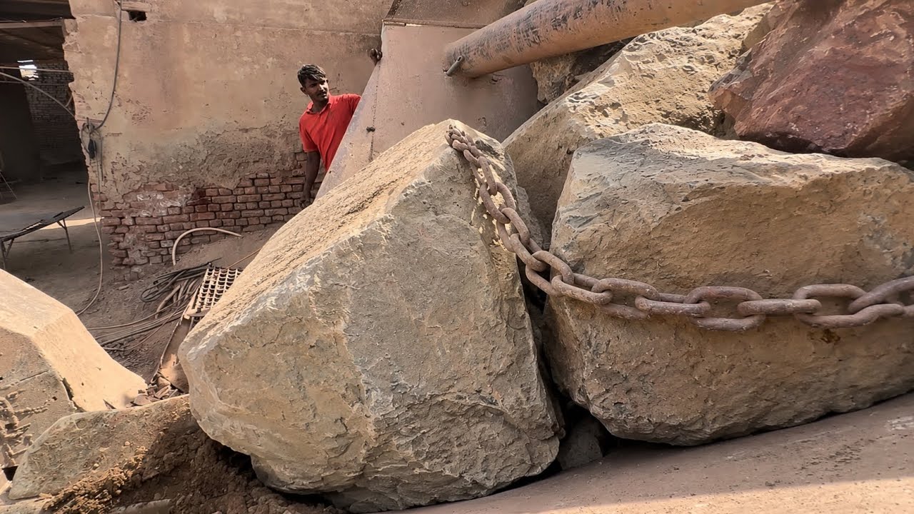 👹 Unlimited Hammring 💪 Countless Usege Of Man Force &lsquo;Big Rock Crusher Machine: A Giant in Action 