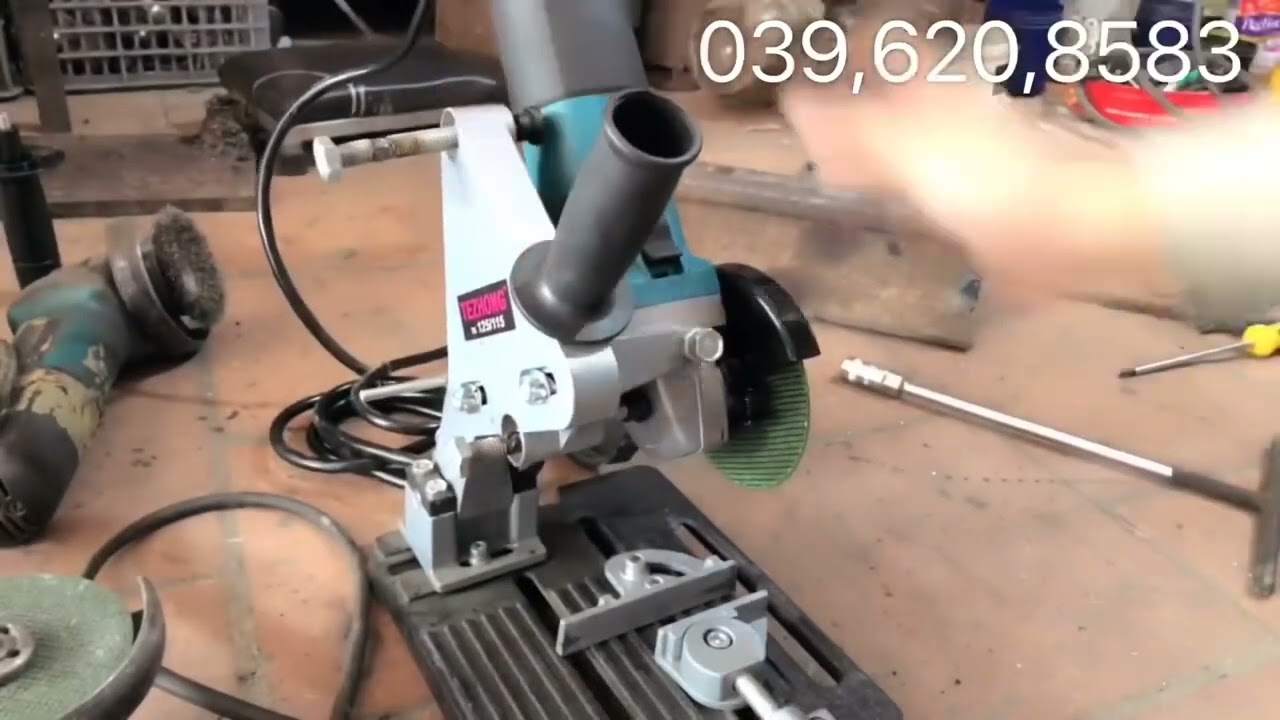 Giá đỡ máy cắt cầm tay  rất tiện cho thợ cơ khí