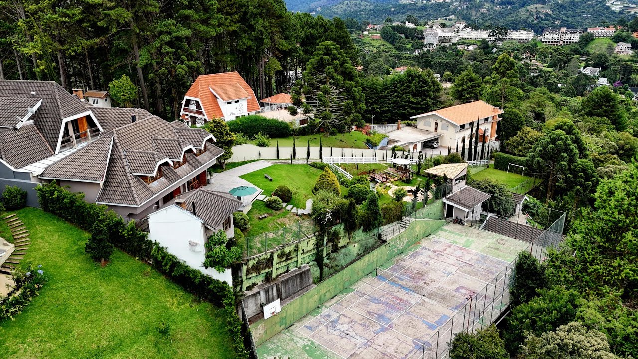 🏡Casa com Vista Espetacular em Condomínio no Alto do Capivari à Venda em Campos do Jordão!🏡