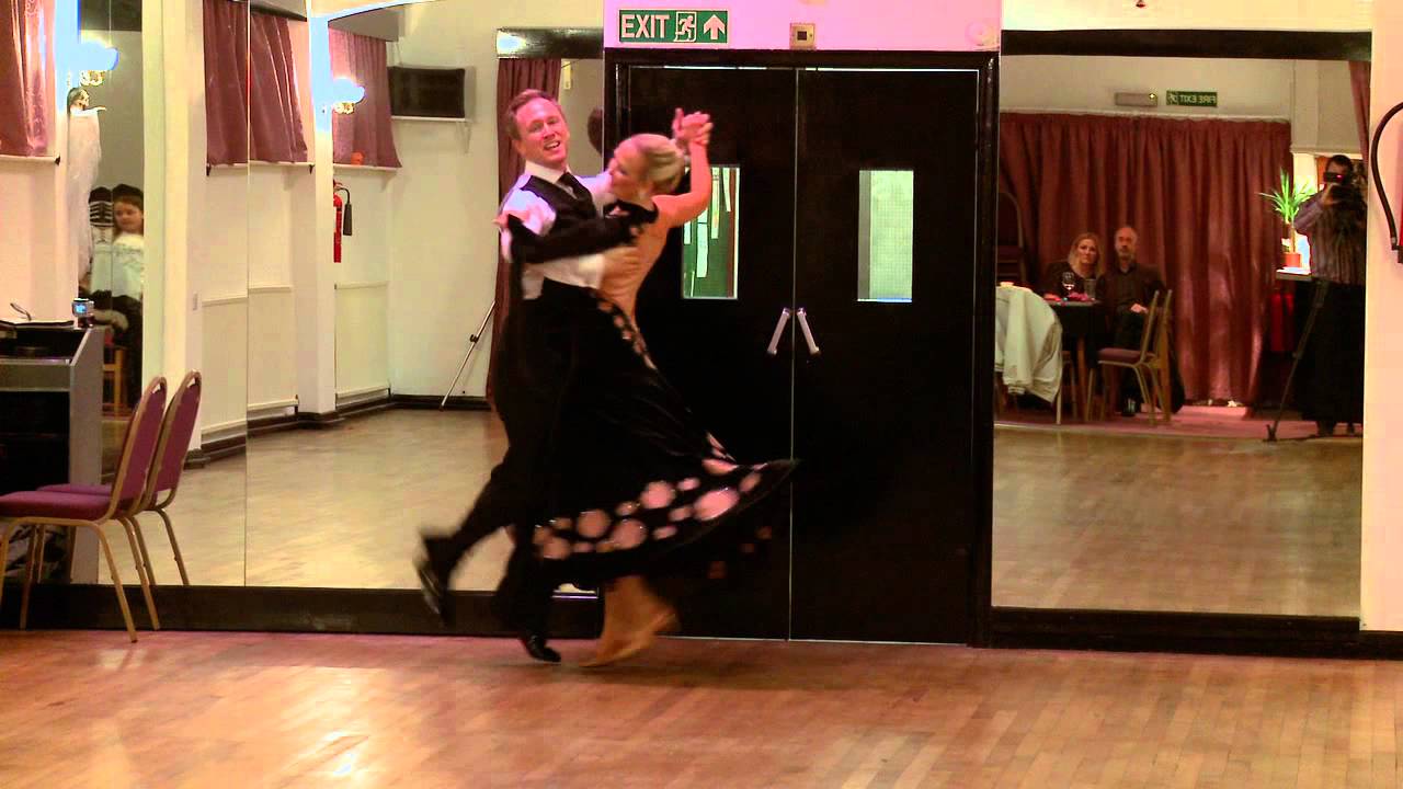 Dizzyfeet Dancing @ Poveys Halloween Party - James & Kelly Quickstep