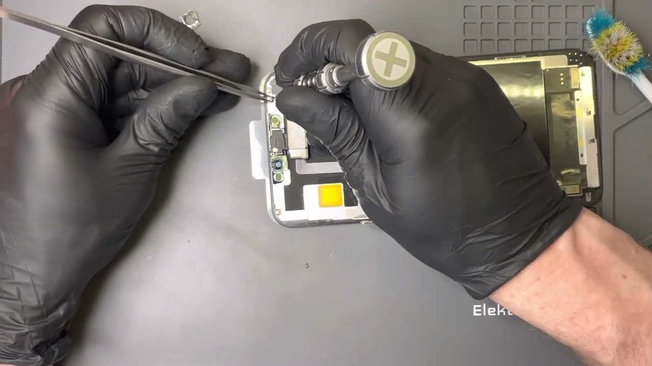 Wymiana wyświetlacza w iPhone 11 pro max dla Pana zza wschodniej granicy