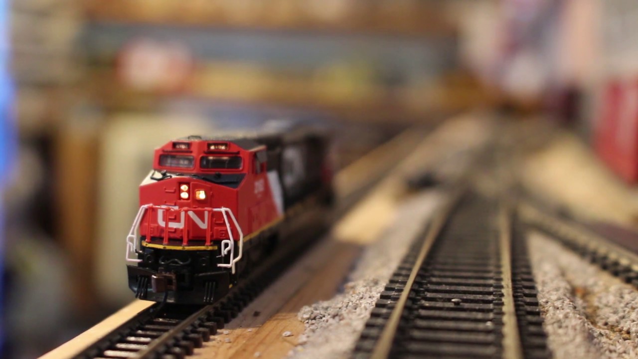 N Scale Bachmann GE Dash 8-40cw CN Locomotive Demo
