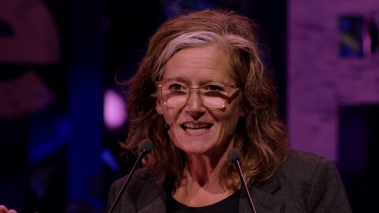 Bibi Dumon Tak op de 41ste Nacht van de Poëzie
