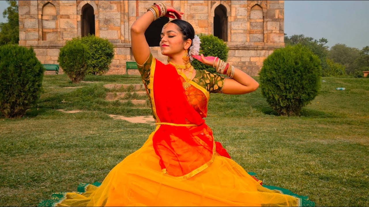 MERE DHOLNA | KATHAK CHOREOGRAPHY | AYUSHI ROY
