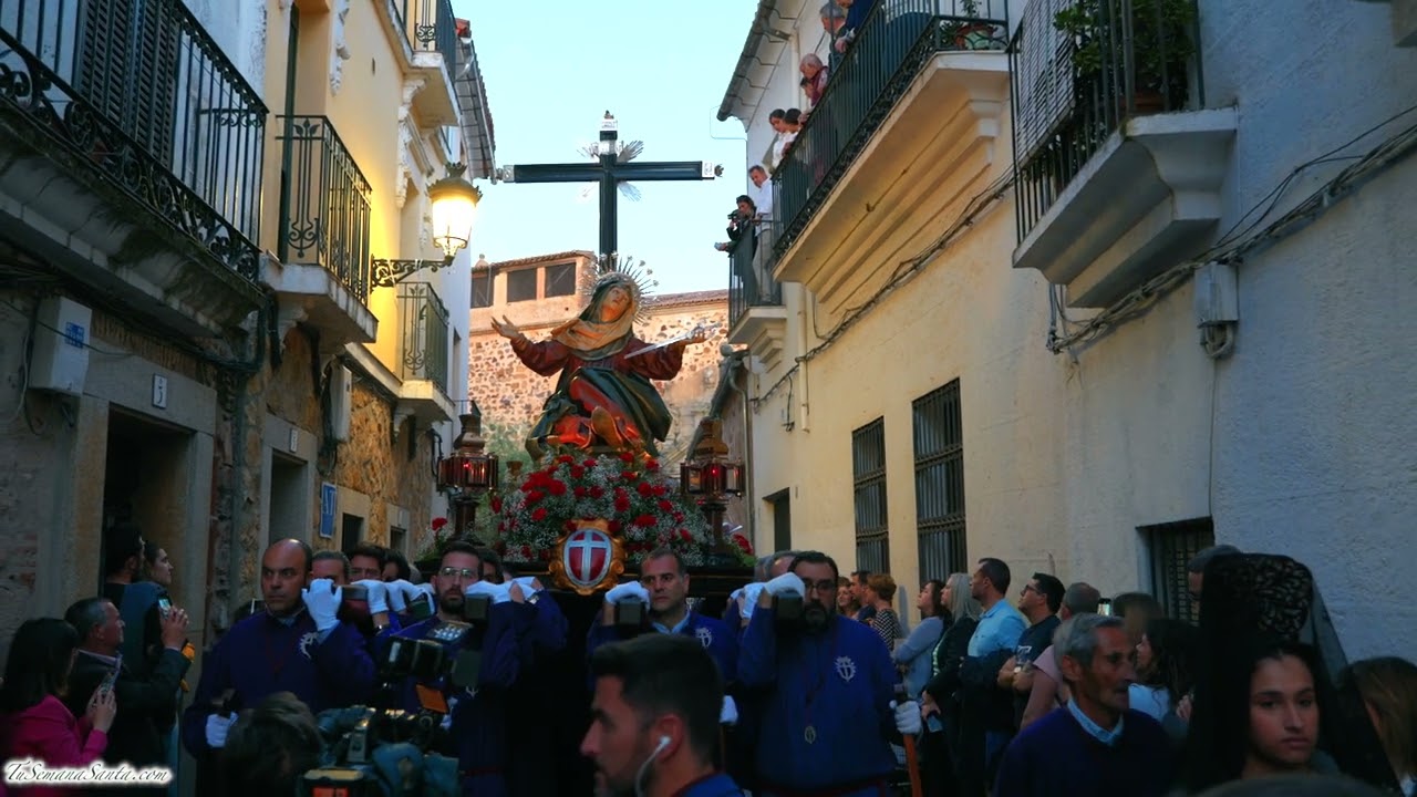 Dolorosa de la Cruz con Amarguras. Uno de los momentazos de la Semana Santa de Cáceres 2023