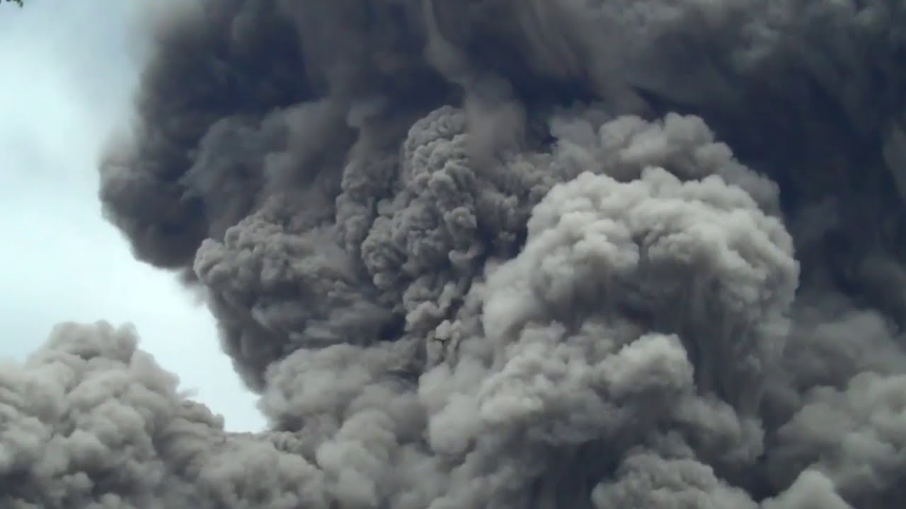 VIDEO LETUSAN MERAPI 2010