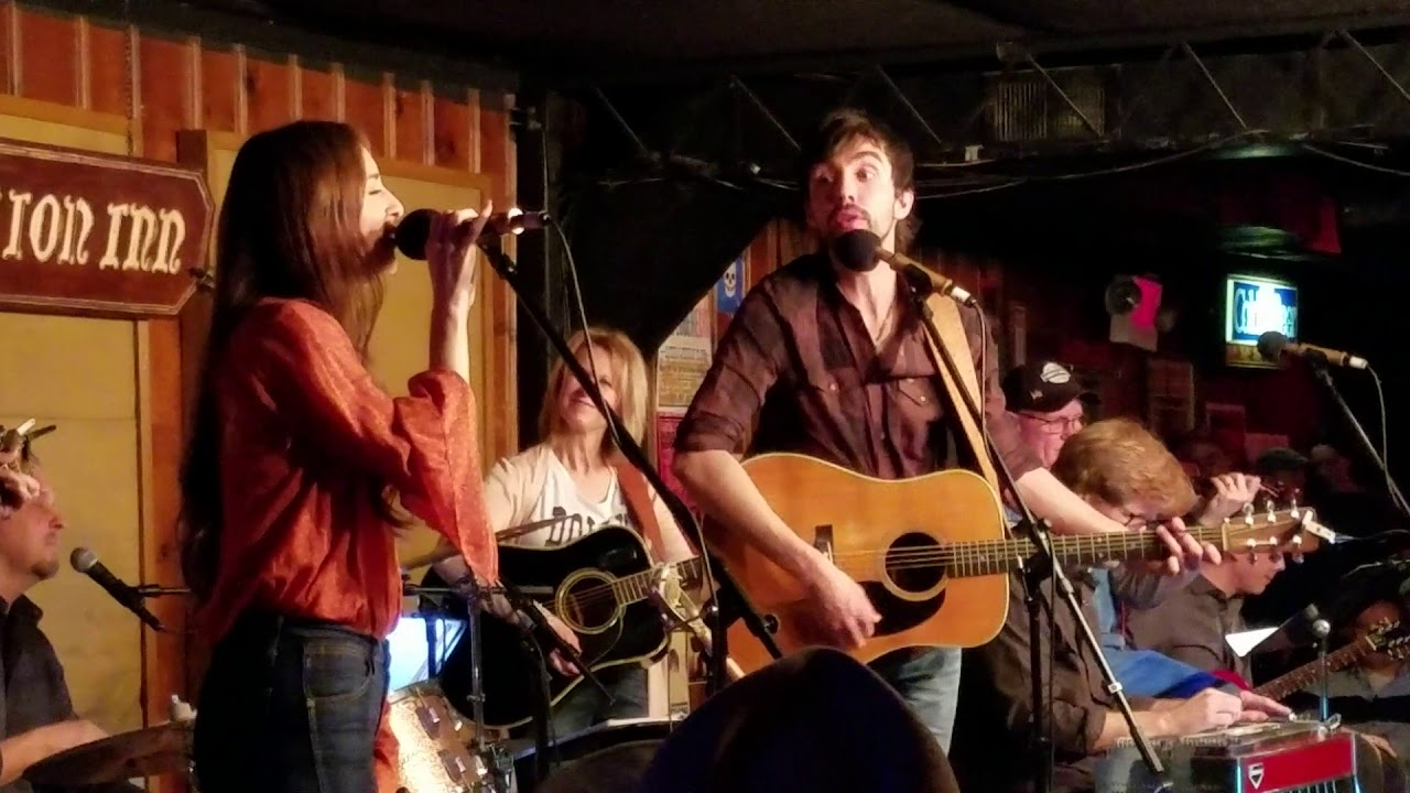 Mo Pitney & wife Emily, 