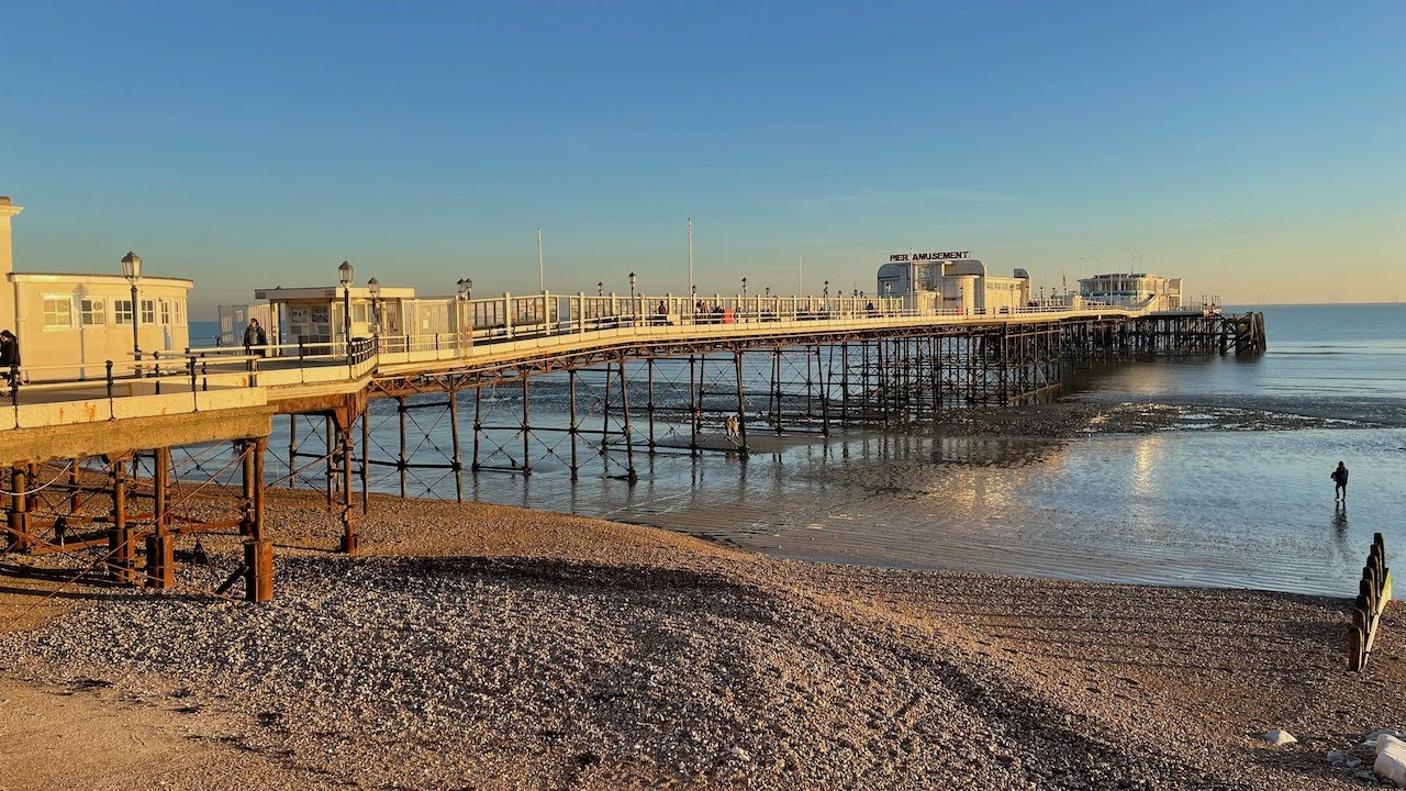 Worthing - West Sussex, England, UK, January 2023 [4K]