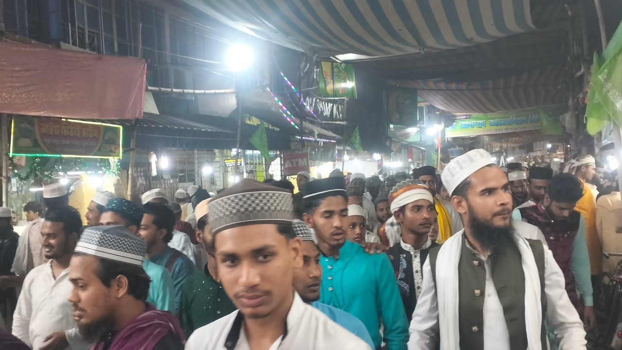 ঐতিহাসিক ইসালে সওয়াবে দ্বিতীয় রাতে লক্ষ লক্ষ মুরিদের ঢল নেমেছে