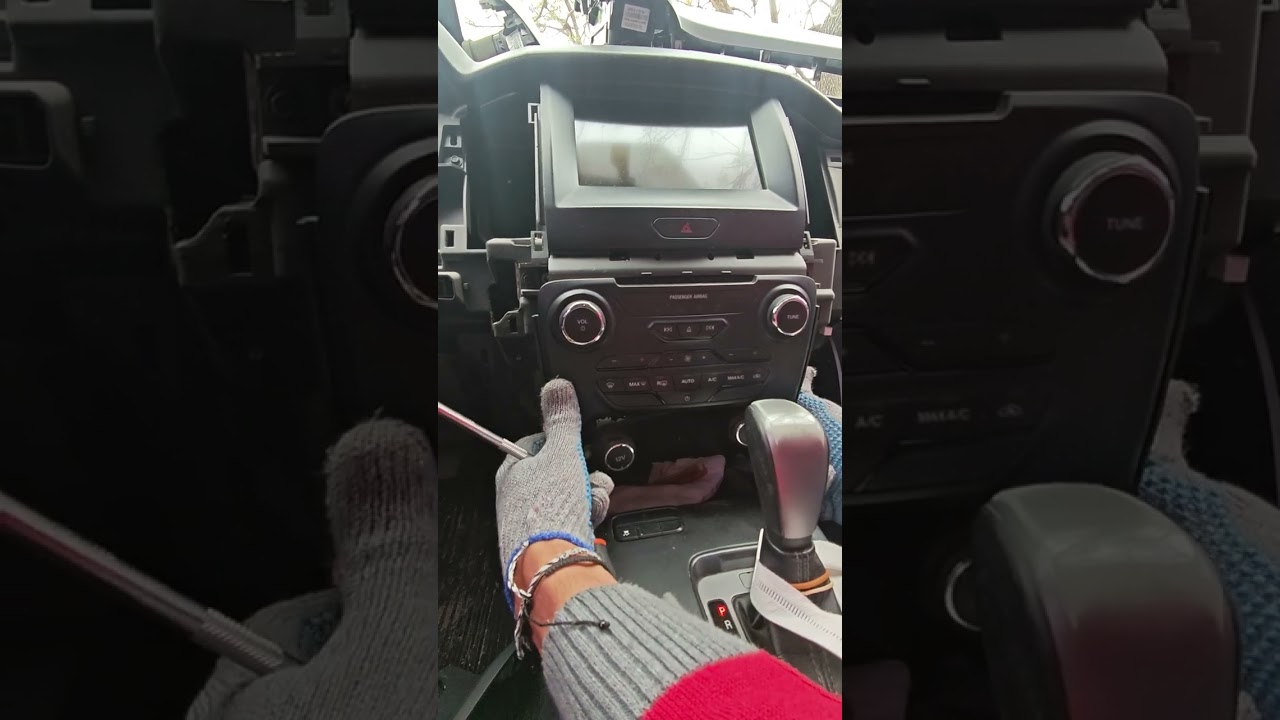 Como retirar radio de Ford Ranger para reparar - Nanzer Car Audio. Servicio Tecnico FORD AUDIO