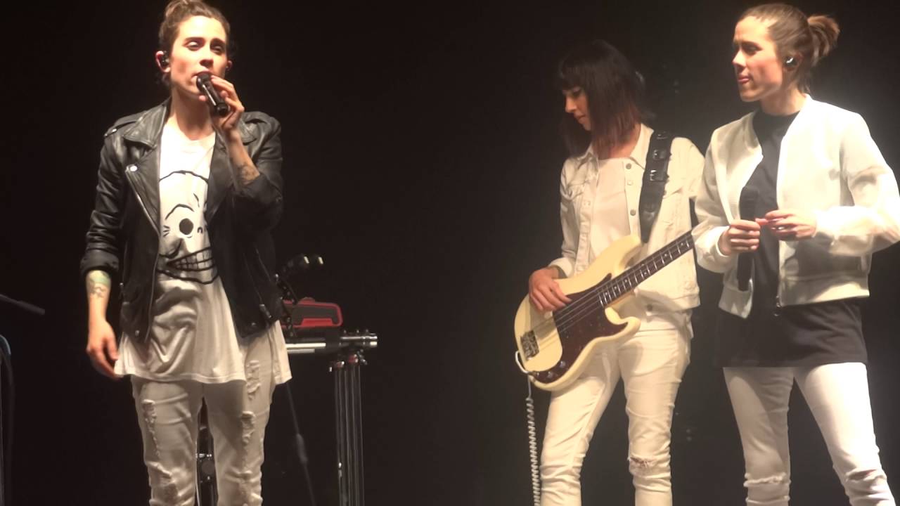 Tegan and Sara (Live) - Banter - w/ audience 'straight' fan - Boyfriend