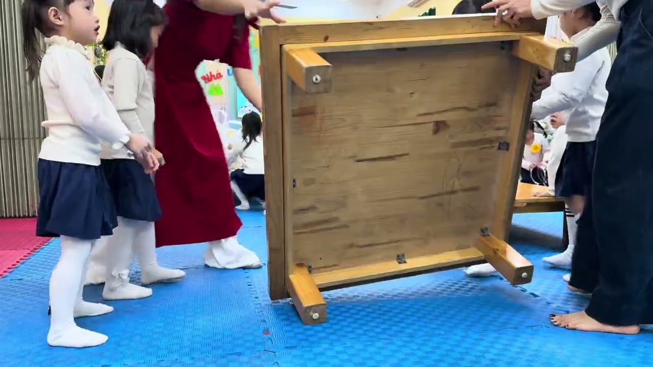 Tạo hình; thiết kế áo từ que dạ quang, đèn led