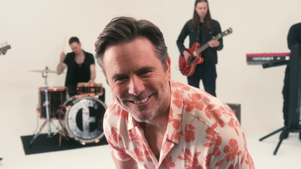 Charles Esten - 
